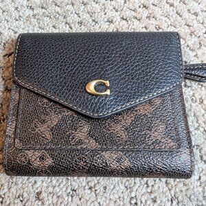 Coach Wyn Small Wallet Horse & Carriage print - like new